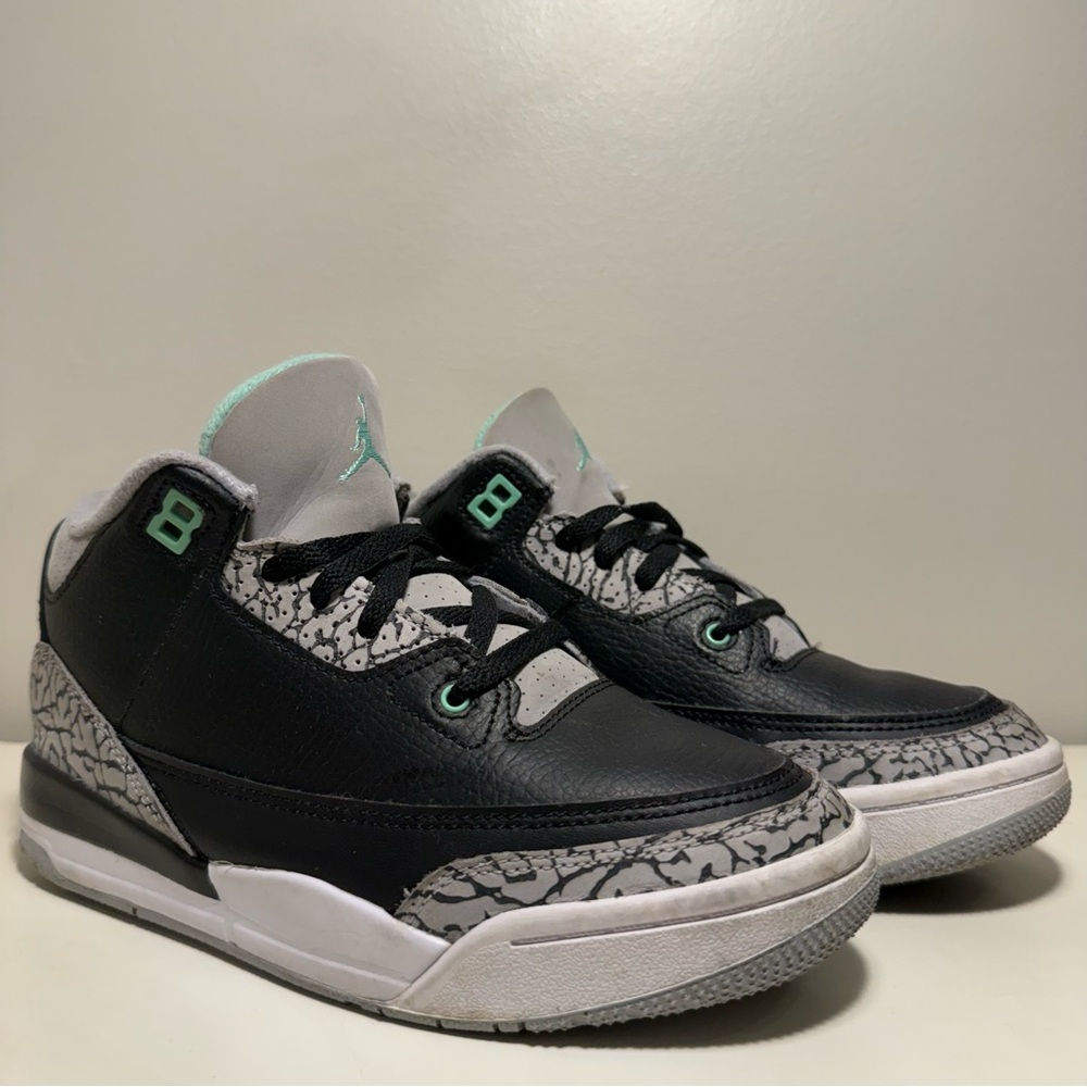 Jordan 3 Retro GS Green Glow Black Gray Size 3y Basketball Athletic Sneakers